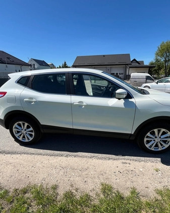 Nissan Qashqai cena 67900 przebieg: 132822, rok produkcji 2017 z Malbork małe 56